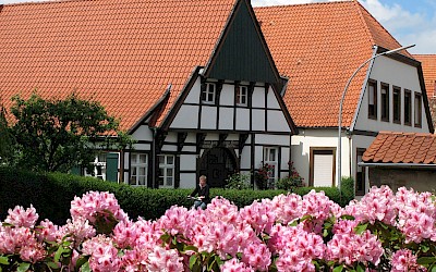 Vor der großen Kirche