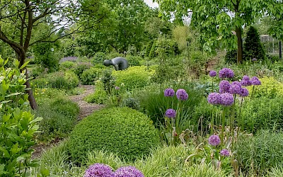 Der Kreislehrgarten verwandelt sich im Frühjahr in ein wahres Blütenmeer